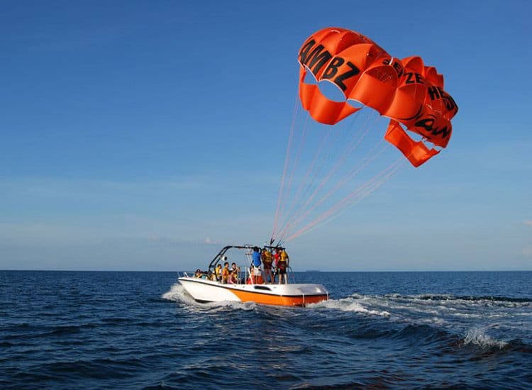 Parasailing adventure in Goa